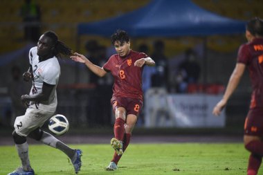 Chiangmai - Tayland, 25 Eylül 2022: Thitiphan Puangjan # 8 Tayland Kupası 'nda Tayland ile Malezya arasında 700 yıllık stadyum, Tayland