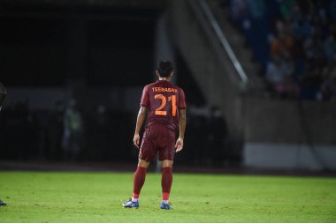 Chiangmai - Tayland, 25 Eylül 2022: Teerasak Poeiphimai # 21 Tayland Kupası sırasında Tayland ile Malezya arasında 700 yıllık stadyum, Tayland