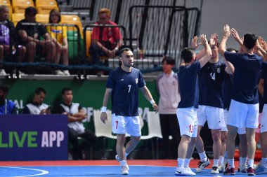 Bangkok, Tayland - 28 Nisan 2024: Ali Asghar Navlighe # 7 İran futbolcusu 2024 'te Tayland' ın Bangkok Arena kentinde İran ile karşı karşıya geldi.