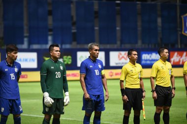 Pathumthani - Tayland, 31 Mayıs 2022: Teerasil Dangda # 10 Tayland dostluk maçı sırasında Bg Stadyumu, Tayland 'da Bahreyn' e karşı