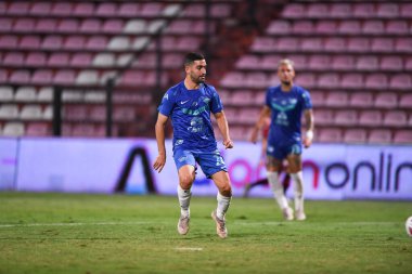 thaburi-thailand-12SEP2021-GIDI CHI KANUK # 26 Muangthong ile Chonburi Fc arasında Thaildome Stadyumu, Tayland