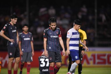 BANGPLEE, SAMUTPRAKAN, THAILAND-10 NOVEMBER 2021: Samutprakan şehri ile Tayland 'daki samutprakan Stadyumu' nda birleşen Muangthong maçında Samutprakan şehri arasında oynanan 2021 yılındaki 5 numaralı muangthong oyuncusu