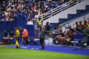PATUMTHANI, THAILAND -31 Mayıs 2022: Helio de sousa baş antrenörü Tayland ile Bahreyn arasında Bg Stadyumu, Tayland 'da oynanan dostluk maçı sırasında