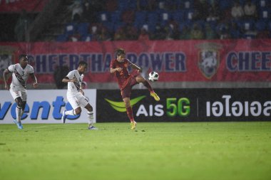 Chiangmai - Tayland, 25 Eylül 2022: Chatmongkol Rueangthanarot # 2 Tayland Kupası sırasında Tayland ile Malezya arasında 700 yıllık stadyum, Tayland