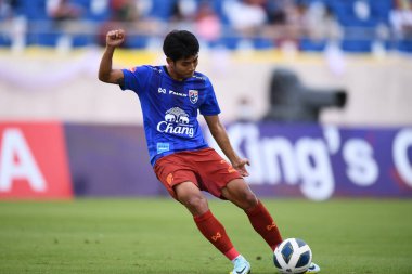 Chiangmai - Tayland, 25 Eylül 2022: Channarong Promsrikaew # 23 Tayland futbolcusu Tayland ile Malezya arasında 700 yıllık stadyum, Tayland
