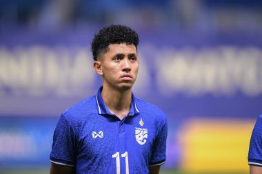 Pathumthani - Tayland, 31 Mayıs 2022: Tayland ile Tayland arasındaki dostluk maçı sırasında Tayland 'ın Bg Stadyumu' nda Bordin Phala # 11 Tayland oyuncusu