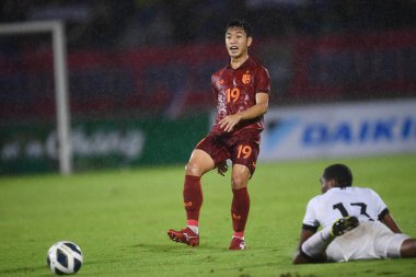 Chiangmai, Tayland - 25 Eylül 2022: Picha Autra # 19 Tayland Kupası 'nda 700 yıllık stadyumda Malezya' ya karşı oynanan maçta 