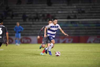 Bangplee-Samutprakan-10NOV2021: Samutprakan şehri ile Tayland 'daki samutprakan Stadyumu' nda birleşmiş Muangthong maçında Samutprakan şehrinin 28 numaralı samutprakan oyuncusu