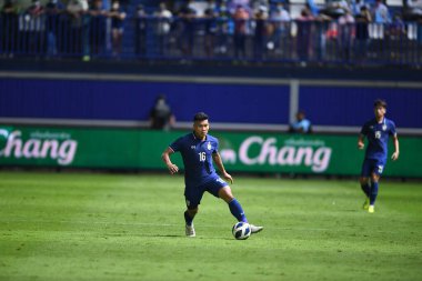 Pathumthani - Tayland, 31 Mayıs 2022: Phitiwat Sookjitthammakul # 16 Tayland ile Bahreyn arasında Bg Stadyumu 'nda oynanan dostluk maçı sırasında