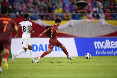 Chiangmai - Tayland, 25 Eylül 2022: Channarong Promsrikaew # 23 Tayland futbolcusu Tayland ile Malezya arasında 700 yıllık stadyum, Tayland