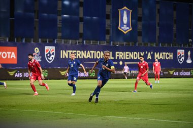 Pathumthani - Tayland, 31 Mayıs 2022: Tayland # 10 Teerasil Dangda Tenis Turnuvası 'nda Tayland ile Tayland' ın Bg Stadyumu 'nda oynanan maçta