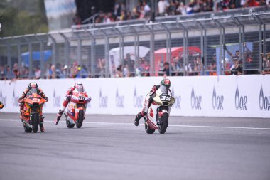 Buriram, Tayland - 2 Ekim 2022: Somkiat chantra # 35 Idemitsu Honda Team Asia binicisi Motogp Tayland 2022 'de Chang Uluslararası Pisti, Buriram