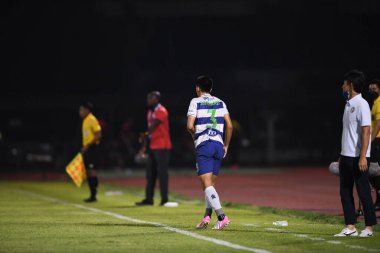 Bangplee-Samutprakan-10NOV2021: Samutprakan şehri ile Tayland 'daki samutprakan Stadyumu' nda birleşen Muangthong maçında Samutprakan şehrinin 3 numaralı samutprakan oyuncusu