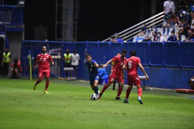 PATUMTHANI, THAILAND -31 Mayıs 2022: Sarach Yooyen # 6 Tayland dostluk maçı sırasında BG Stadyumu, Tayland 'da Bahreyn' e karşı