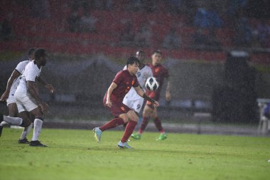 Chiangmai - Tayland, 25 Eylül 2022: Thitiphan Puangjan # 8 Tayland Kupası 'nda Tayland ile Malezya arasında 700 yıllık stadyum, Tayland