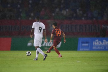 Chiangmai, Tayland - 25 Eylül 2022: Picha Autra # 19 Tayland Kupası 'nda 700 yıllık stadyumda Malezya' ya karşı oynanan maçta 