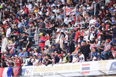 Buriram, Tayland - 2 OCT 2022: Motogp thailand 2022 sırasındaki motor sporu hayranları