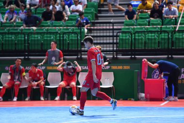 Bangkok, Tayland - 28 Nisan 2024: Itticha Praphaphan # 10 Tayland Oyuncusu 2024 Asya Kupası sırasında Tayland 'ın Bangkok Arena kentinde oynanan maçta