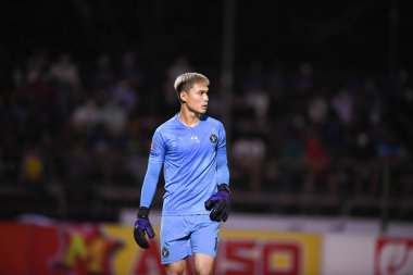 BANGPLEE, SAMUTPRAKAN, THAILAND-10 Kasım 2021: Samutprakan şehri ile Tayland samutprakan Stadyumu 'nda birleşmiş Muangthong maçı sırasında Samutprakan şehri arasında samutprakan şehri oyuncusu