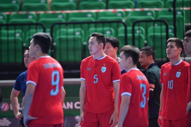 Bangkok, Tayland - 28 Nisan 2024: Ronnachai Jungwongsuk # 5 Tayland Oyuncusu 2024 Asya Kupası sırasında Tayland 'ın Bangkok Arena kentinde oynanmıştır.