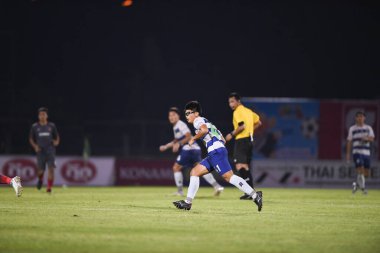 BANGPLEE, SAMUTPRAKAN, THAILAND-10 NOVEMBER 2021: Samutprakan şehri ile Samutprakan stadyumu, thailand 'daki Muangthong karşısında birleşen Samutprakan şehrinin 41 numaralı samutprakan oyuncusu