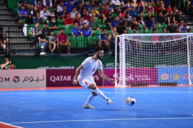 Bangkok, Tayland - 28 Nisan 2024: İran ile Bangkok Arena arasında oynanan 2024 Asya Kupası sırasında Müslüman Oladghobad # 8 İran Oyuncusu