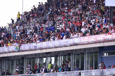 Buriram, Tayland - 2 OCT 2022: Motogp thailand 2022 sırasındaki motor sporu hayranları