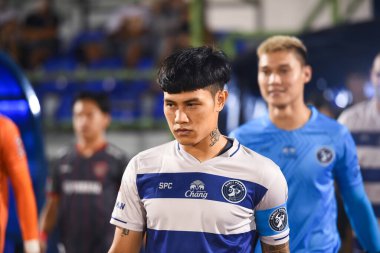 Bangplee-Samutprakan-10NOV2021: Samutprakan şehri ile Tayland 'daki samutprakan Stadyumu' nda birleşmiş Muangthong maçında Samutprakan şehrinin 2021 yılındaki 4 numaralı samutprakan kenti oyuncusu