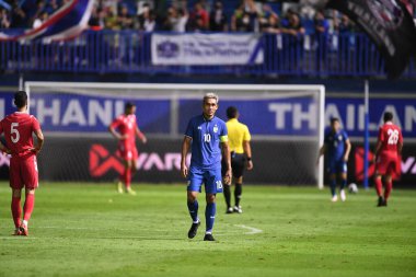 PATHUMTHANI, THAILAND -31 Mayıs 2022: Tayland ile Tayland arasındaki dostluk maçı sırasında Tayland 'daki Bg Stadyumu' nda bahreyn 'e karşı oynanan Teerasil Dangda # 10