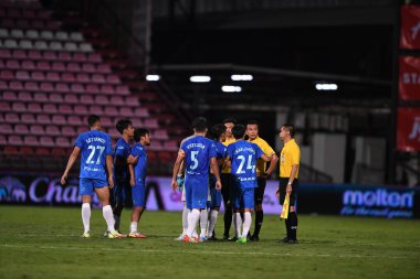 Chonburi FC 'nin 12SEP2021' deki Non-thaburi-Thathailand-12SEP2021 oyuncuları 2021 yılındaki muangthong maçında Thunderdome Stadyumu, Tayland 'daki Chonburi Fc' e karşı savaşıyor.