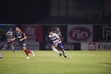 BANGPLEE, SAMUTPRAKAN, THAILAND-10 NOVEMBER 2021: Samutprakan şehri ile Samutprakan stadyumu, thailand 'daki Muangthong karşısında birleşen Samutprakan şehrinin 41 numaralı samutprakan oyuncusu