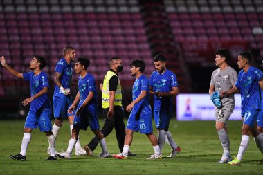 Chonburi FC 'nin 12SEP2021' deki Non-thaburi-Thathailand-12SEP2021 oyuncuları 2021 yılındaki muangthong maçında Thunderdome Stadyumu, Tayland 'daki Chonburi Fc' e karşı savaşıyor.