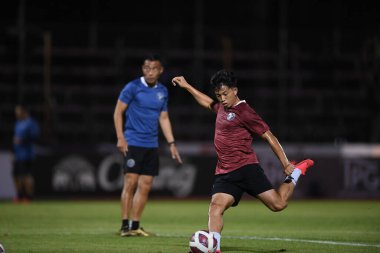 Bangplee-Samutprakan-10NOV2021: Samutprakan şehri ile Tayland samutprakan Stadyumu 'nda birleşen Muangthakan şehri arasındaki 2021 Tayland Ligi sırasında samutprakan şehrinin oyuncusu