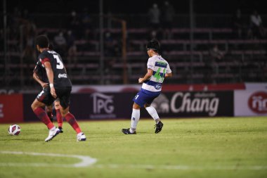 Bangplee-Samutprakan-10NOV2021: CHITIPAT KAEOYOS # 41 Samutprakan şehri arasında Samutprakan şehri ile Tayland 'daki samutprakan Stadyumu' nda birleşen Muangthong maçı sırasında samutprakan şehrinin samutprakan şehrinin 41 numaralı oyuncusu