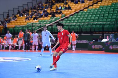Bangkok, Tayland - 28 Nisan 2024: Tayland # 4 Tayland 'lı Krit Aransanyalak 2024 Asya Kupası' nda Tayland 'ın Bangkok Arena kentinde İran ile karşı karşıya