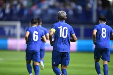 PATHUMTHANI, THAILAND -31 Mayıs 2022: Tayland ile Tayland arasındaki dostluk maçı sırasında Tayland 'daki Bg Stadyumu' nda bahreyn 'e karşı oynanan Teerasil Dangda # 10