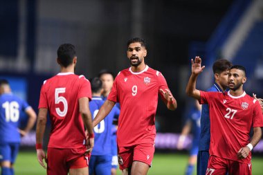 PATHUMTHANI, THAILAND -31 Mayıs 2022: Abdülla Yusuf Hilal # 9 Bahreyn Oyuncusu Tayland ile Bahreyn arasında Bg Stadyumu 'nda oynanan dostluk maçı sırasında