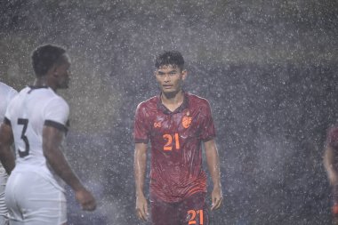 Chiangmai - Tayland, 25 Eylül 2022: Teerasak Poeiphimai # 21 Tayland kralı kupası sırasında Tayland ile Malezya arasında 700 yıllık stadyum, Tayland