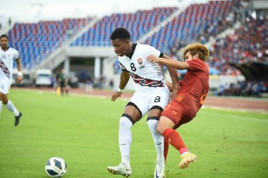 Chiangmai - Tayland, 25 Eylül 2022: Andre Fortune 2 # 8 Trinidad Oyuncusu ve Tubaco, Tayland ile Malezya arasında 700 yıllık stadyum, Tayland