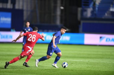 PATHUMTHANI, THAILAND -31 MAYIS 2022: Phitiwat Sookjitthammakul # 16 Tayland dostluk maçı sırasında bg stadyumunda Bahreyn 'e karşı