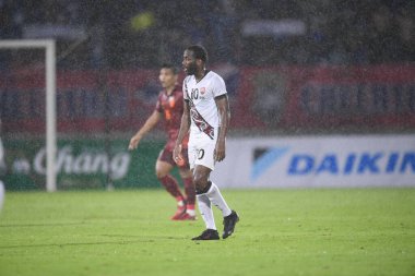 Chiangmai - Tayland, 25 Eylül 2022: Kavin Morino # 10 Trinidad Oyuncusu ve Tubaco, Tayland ile Malezya arasındaki 700 yıllık stadyum, Tayland