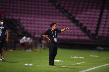 Nonthaburi-thailand-12SEP2021 POPPRASERT Chonburi FC 'nin koçu 2021 yılındaki muangthong maçında Thunderdome Stadyumu, Tayland' daki Chonburi Fc 'e karşı.