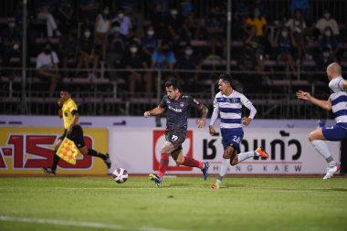 Bangplee-Samutprakan-10NOV2021: Samutprakan şehri ile Tayland 'daki samutprakan Stadyumu' nda birleşen Muangthong maçında Willian popp # 19 Muangthong oyuncusu