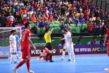 Bangkok, Tayland - 28 Nisan 2024: Jirawat Sornwichian # 6 Tayland Oyuncusu 2024 Asya Kupası sırasında Tayland 'ın Bangkok Arena kentinde oynanan maçta