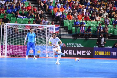 Bangkok, Tayland - 28 Nisan 2024: Ali Asghar Navlighe # 7 İran futbolcusu 2024 yılında Tayland 'ın Bangkok Arena kentinde İran ile karşı karşıya geldi.