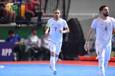 Bangkok, Tayland - 28 Nisan 2024: Ali Asghar Navlighe # 7 İran futbolcusu 2024 yılında Tayland 'ın Bangkok Arena kentinde İran ile karşı karşıya geldi.