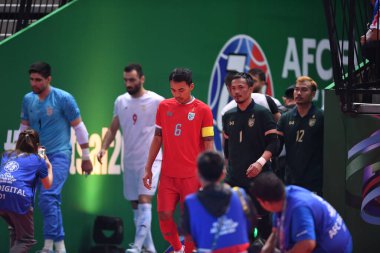 Bangkok, Tayland - 28 Nisan 2024: Jirawat Sornwichian # 6 Tayland Oyuncusu 2024 Asya Kupası sırasında Tayland 'ın Bangkok Arena kentinde oynanan maçta