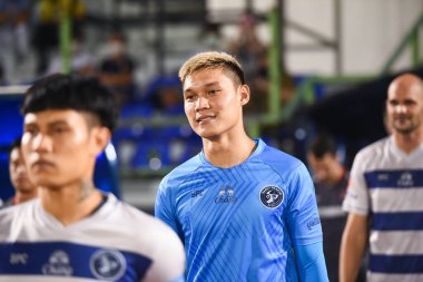 Bangplee-Samutprakan-10NOV2021: Samutprakan şehri ile Tayland 'daki samutprakan Stadyumu' nda birleşen Muangthong maçı sırasında Samutprakan şehrinin 1 numaralı samutprakan oyuncusu