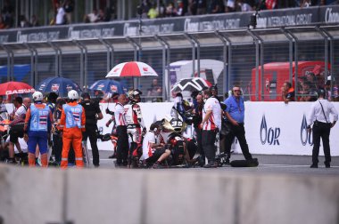 Buriram, Tayland - 2 Ekim 2022: Somkiat chantra # 35 Idemitsu Honda Team Asia binicisi Motogp Tayland 2022 'de Chang Uluslararası Pisti, Buriram