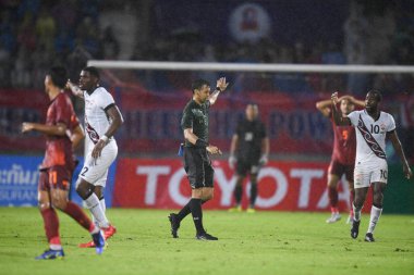 Chiangmai - Tayland, 25 Eylül 2022: Hz. Muhammed Taqi, Tayland 'ın 700 yıllık stadyumu Tayland' daki Malezya 'ya karşı oynanan kupa maçında hakemlik yaptı.